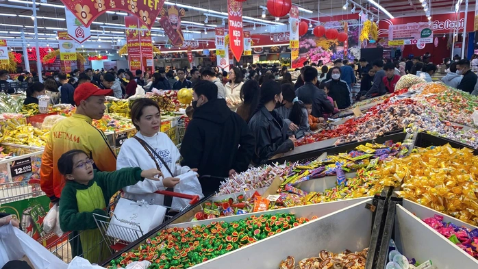 Các siêu thị tăng cường dự trữ hàng hóa phục vụ người tiêu dùng mua sắm cuối năm
