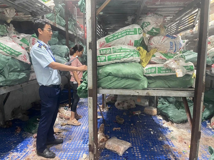 Cơ quan chức kiểm tra lòng bò, thịt bò không rõ nguồn gốc