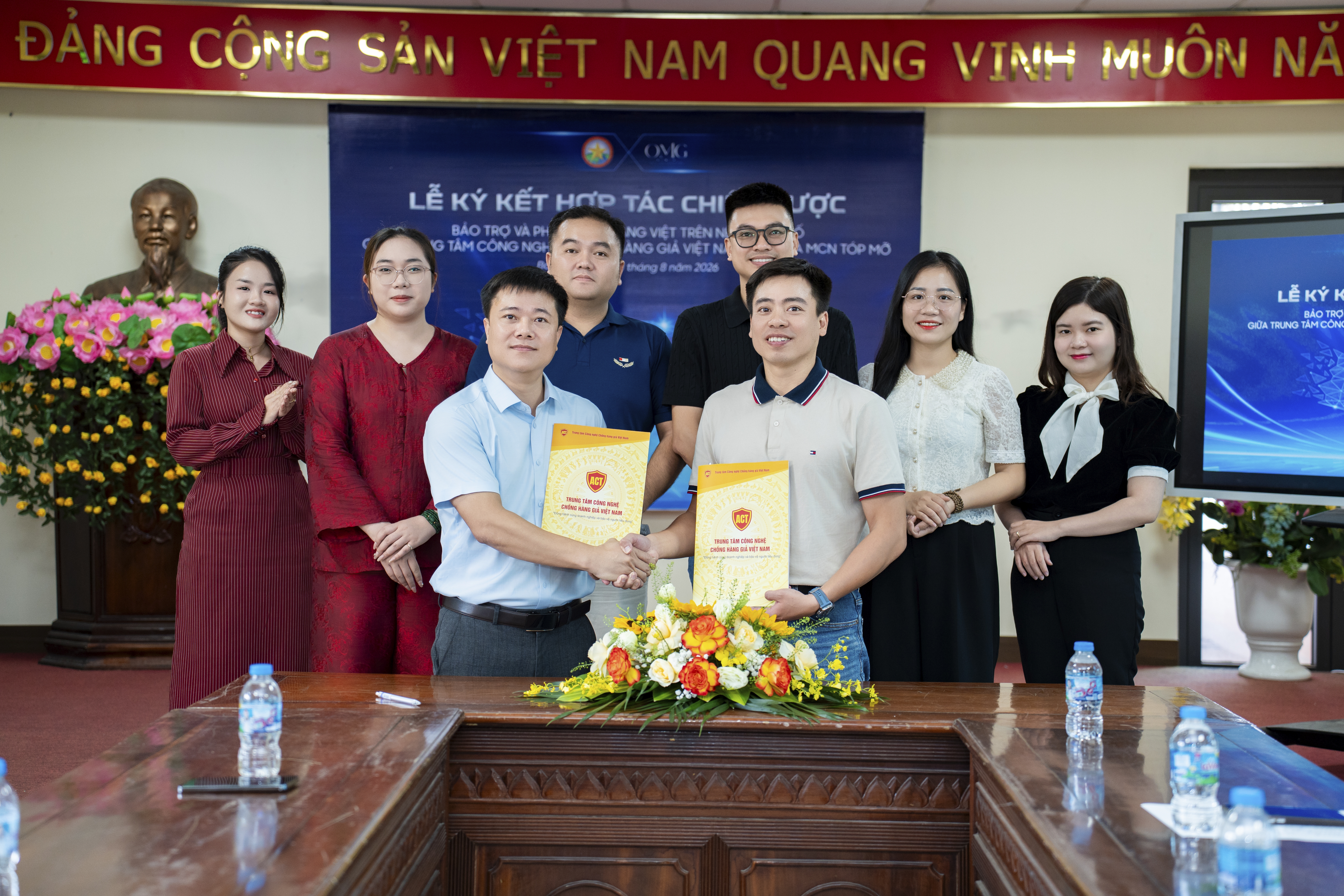 ACT VÀ MCN TÓP MỠ KÝ KẾT HỢP TÁC BẢO TRỢ, PHÁT TRIỂN HÀNG VIỆT TRÊN NỀN TẢNG SỐ image