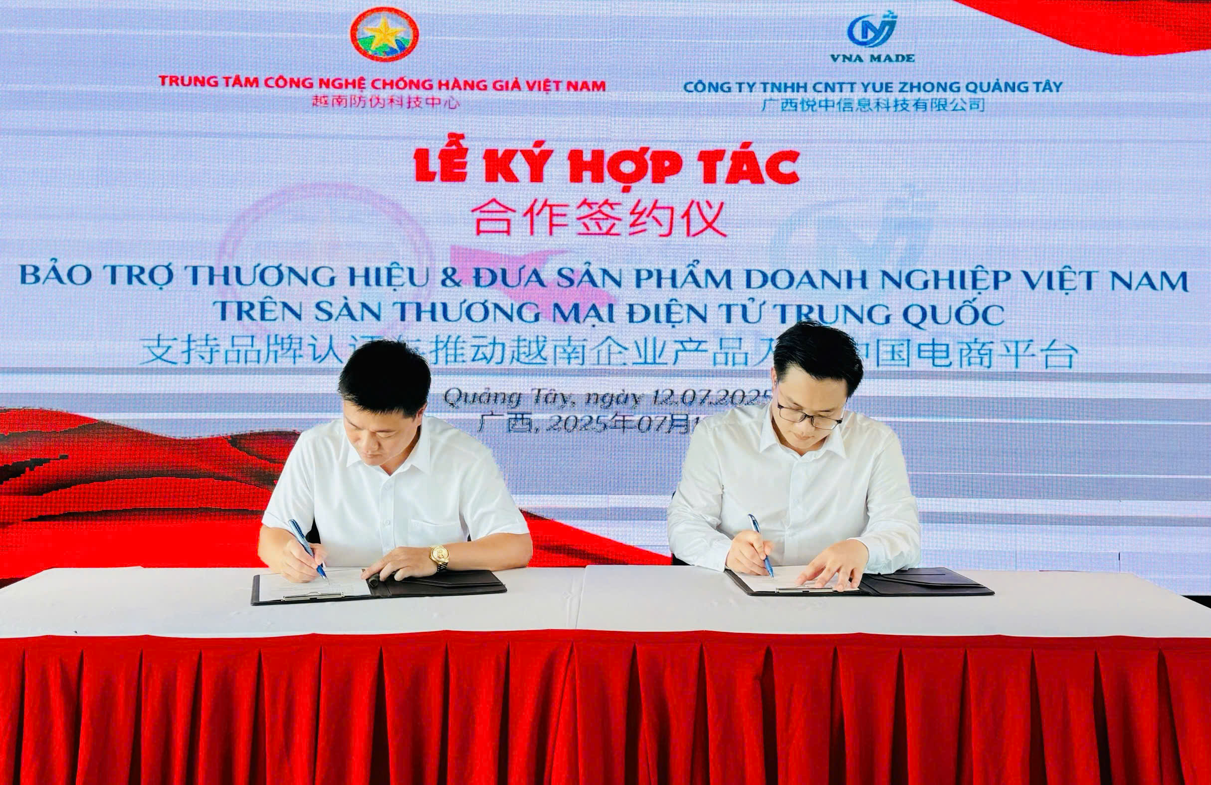 Lễ Ký Kết Hợp Tác Đưa Sản Phẩm Việt Nam Lên Sàn Thương Mại Điện Tử Trung Quốc image