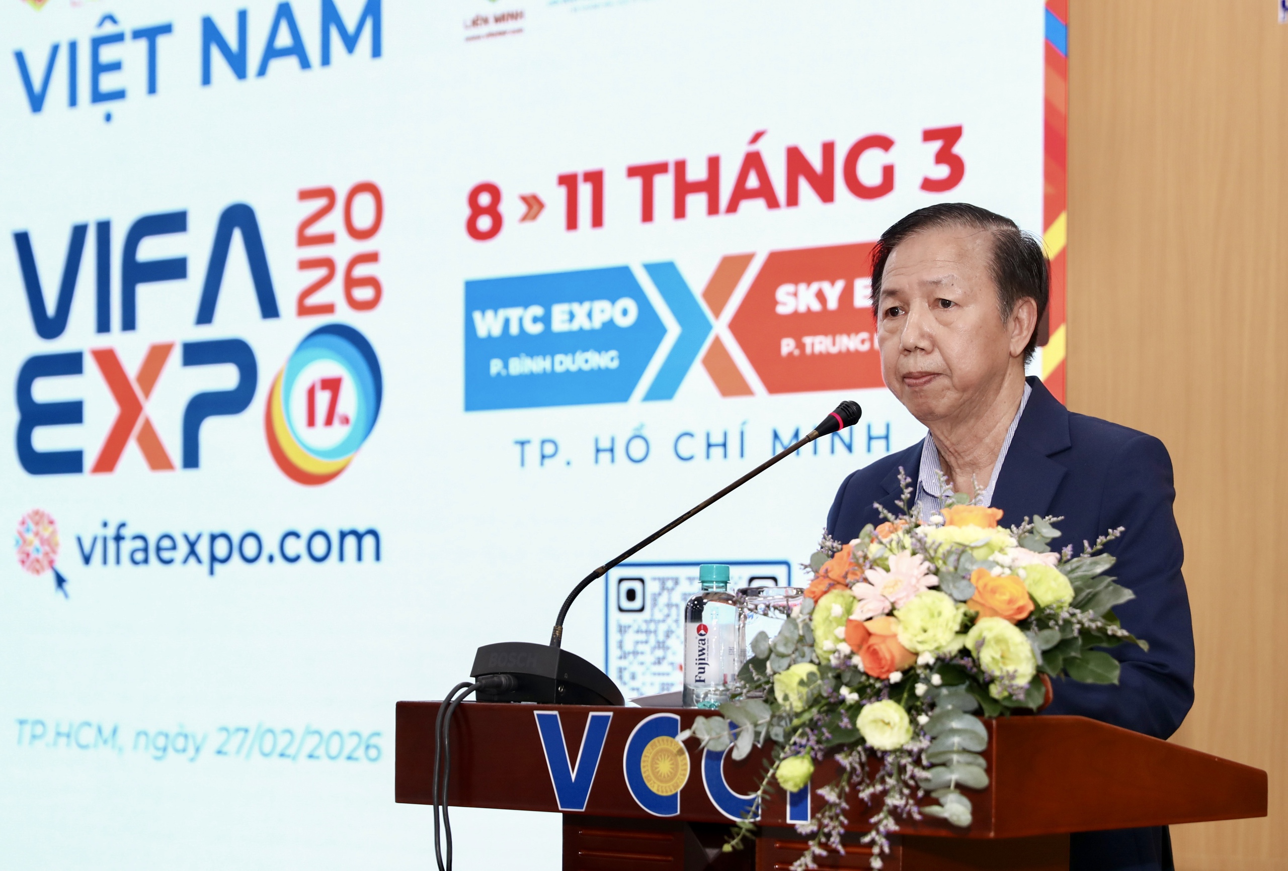 Ông Đặng Quốc Hùng - Tổng giám đốc Công ty CP Thủ công Mỹ nghệ Gỗ Liên Minh phát biểu tại buổi họp báo