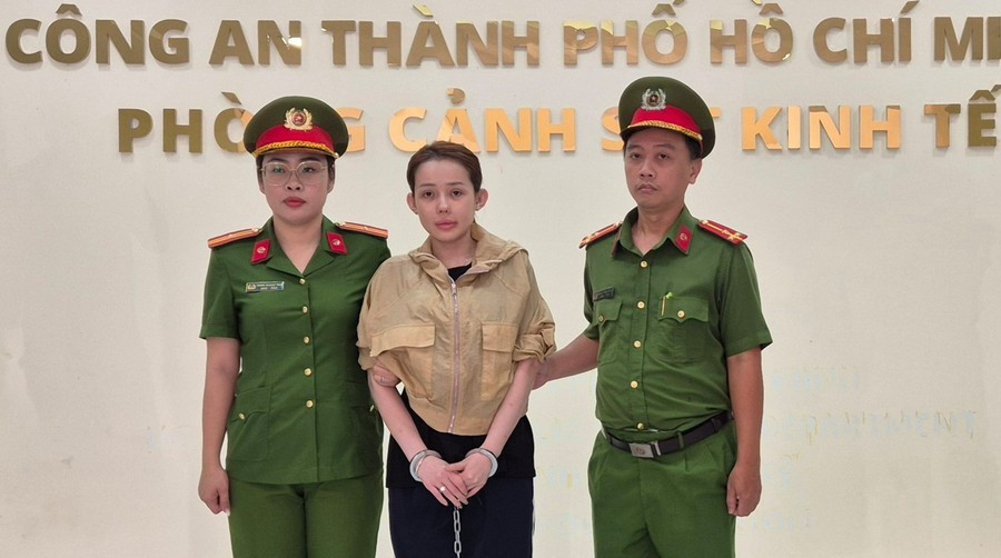 NGÂN 98 CÙNG LOẠT NGƯỜI NỔI TIẾNG VƯỚNG VÒNG LAO LÝ VÌ BUÔN BÁN HÀNG GIẢ image