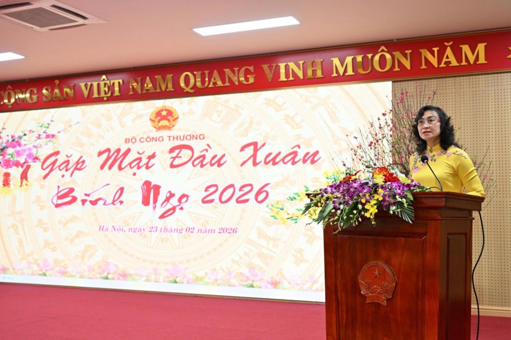 Thứ trưởng Bộ Công Thương Phan Thị Thắng báo cáo tình hình ngành Công Thương dịp Tết Nguyên đán